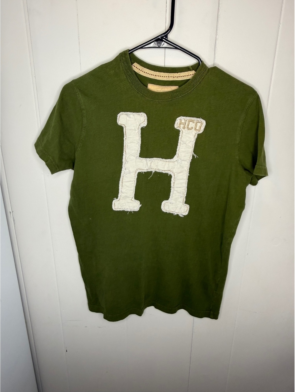 Hollister California Men's Olive Green Cotton T-Shirt Size Small with Large 'H'